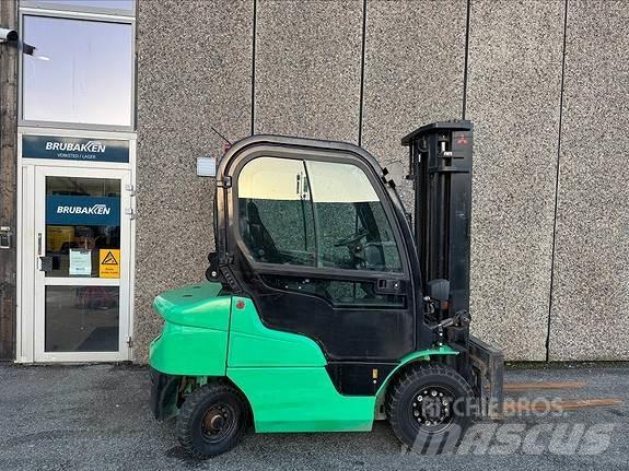 Mitsubishi FD25N Diesel trucks