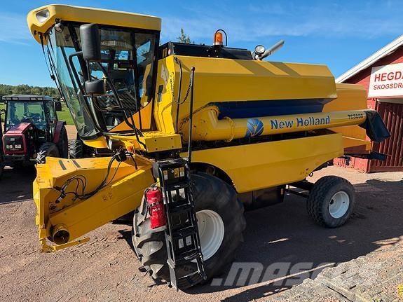 New Holland TC5050 Combine harvesters