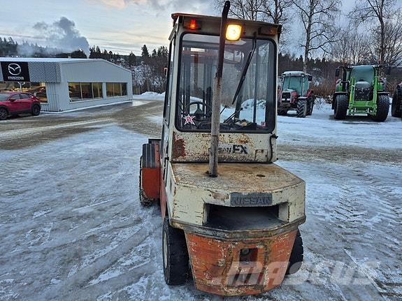 Nissan  Diesel trucks