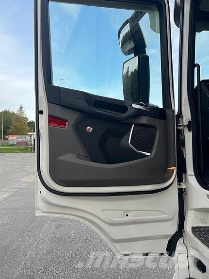 Scania R660 Box body trucks