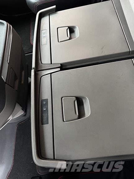 Scania S650B6X2NB Box body trucks