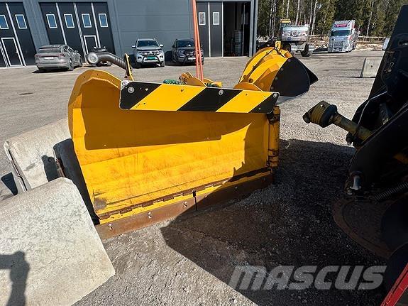 Tellefsdal V-90 Snow blades and plows
