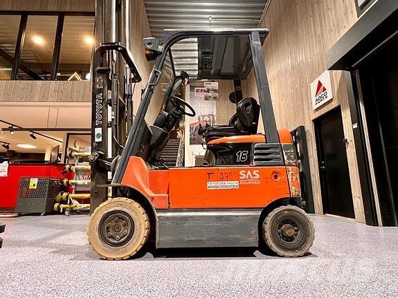 Toyota 7FBMF16 Diesel trucks