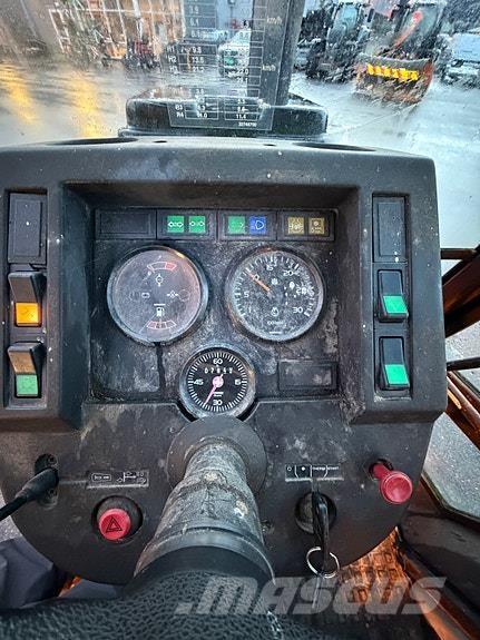 Valmet 665S Tractors