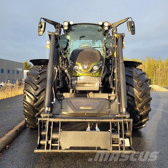 Valtra G135 Active Tractors