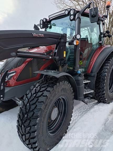 Valtra G135 Aktive Tractors