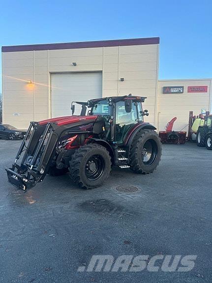Valtra G135 Versu Tractors