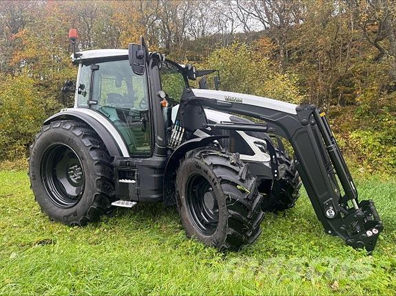 Valtra G135A Tractors