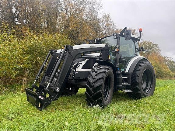 Valtra G135A Tractors