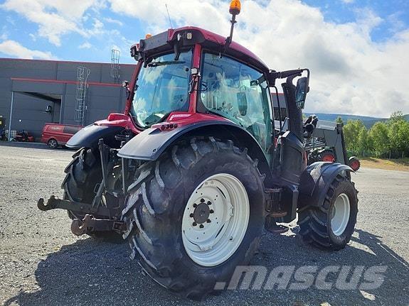 Valtra N 104 H5 Tractors