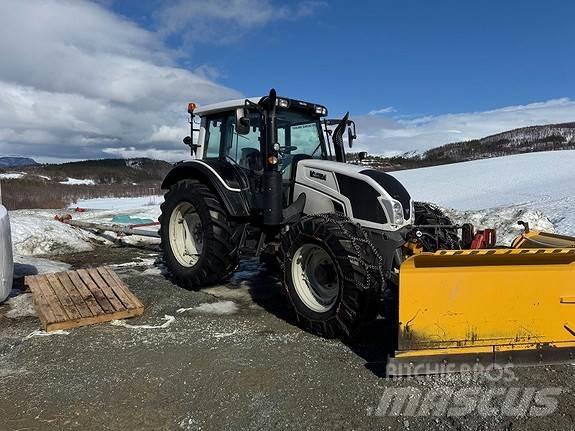 Valtra N123 Tractors