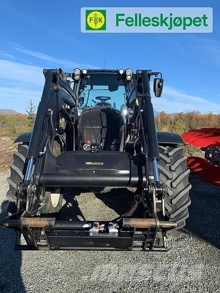 Valtra N124 Tractors