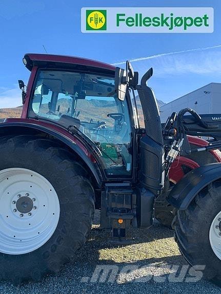 Valtra N124 Tractors