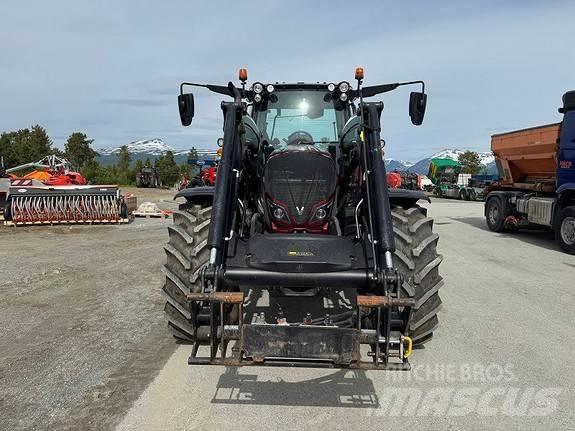 Valtra N174 Tractors