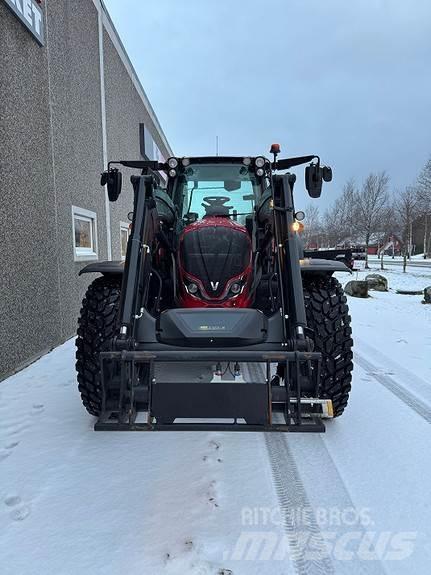 Valtra N175A Tractors