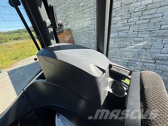 Valtra N175D Tractors