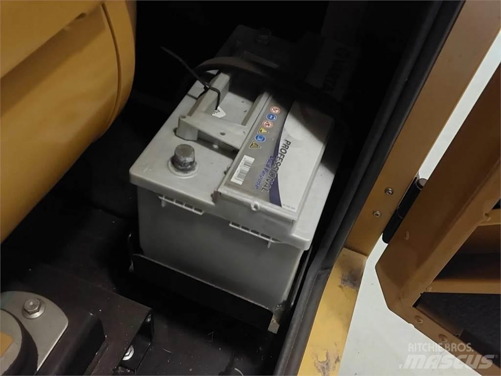 CAT DE33E0 Material Handling - Others