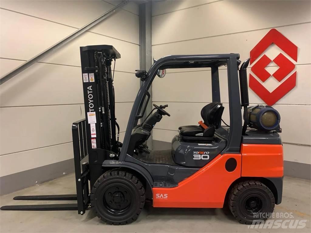 Toyota 02-8FGF30 LPG trucks