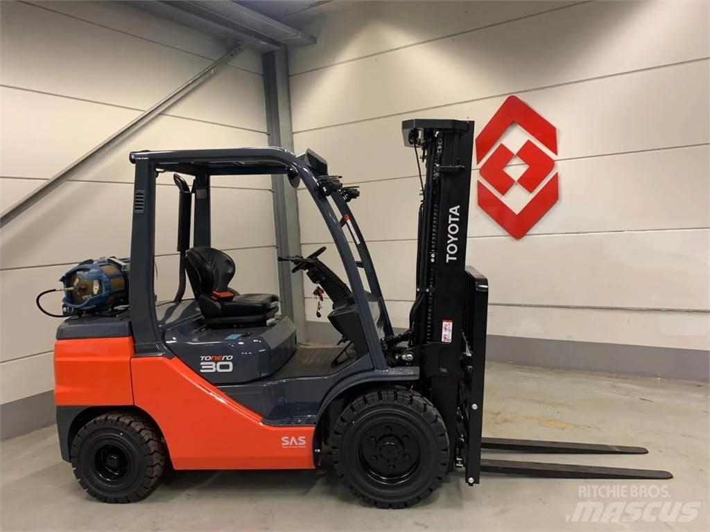 Toyota 02-8FGF30 LPG trucks