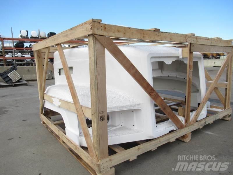 Mack CH600 Cabins and interior