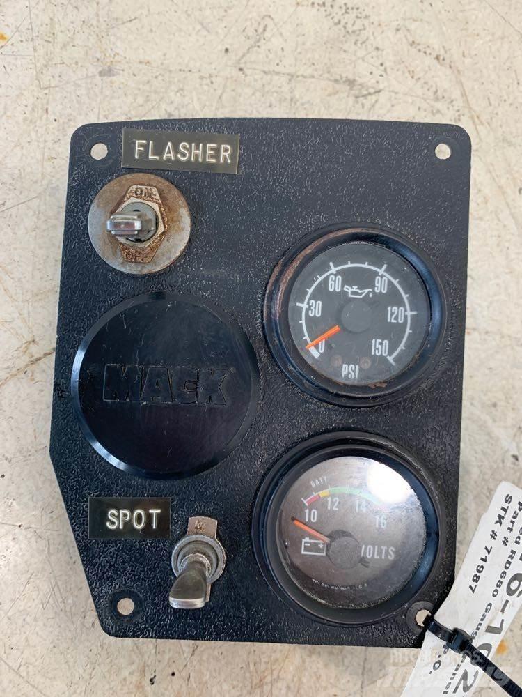 Mack RD680 Electronics