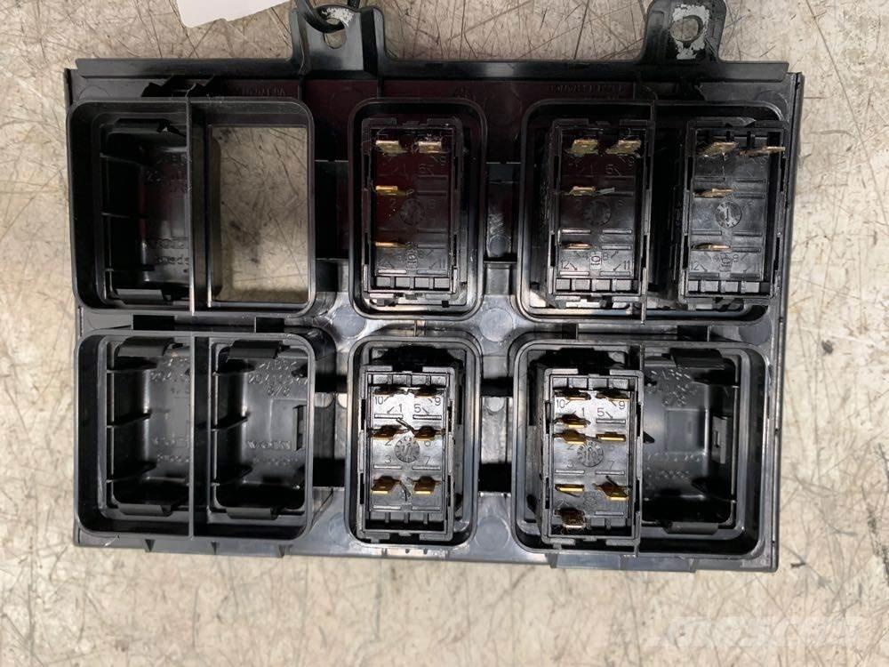 Volvo VNL Electronics