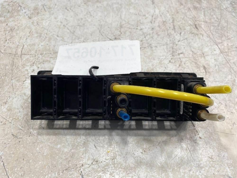 Volvo VNL Electronics