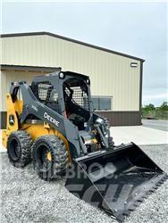 John Deere 318G Skid steer loaders