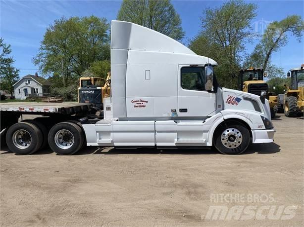 Volvo VNL64T670 Tractor Units