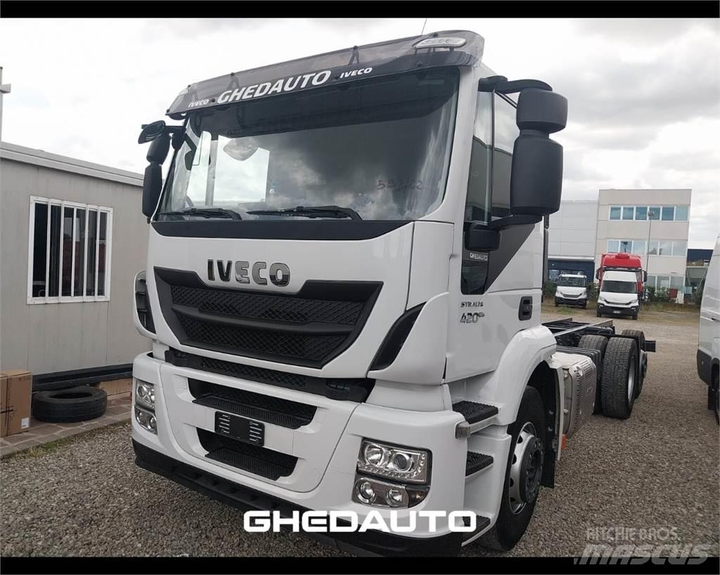 Iveco AT260S40Y/PS Box body trucks