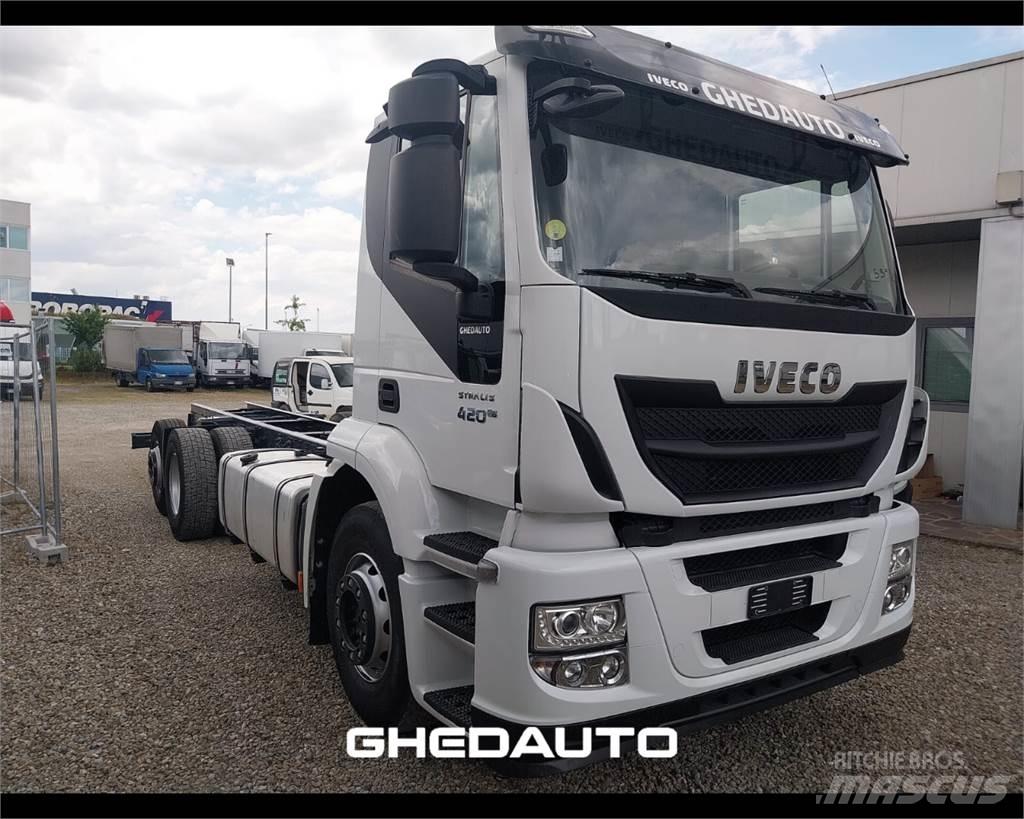 Iveco AT260S40Y/PS Box body trucks