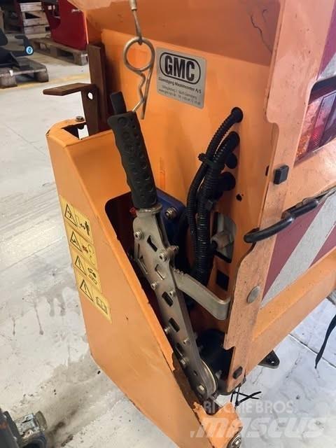 Fiedler  Sand and salt spreaders