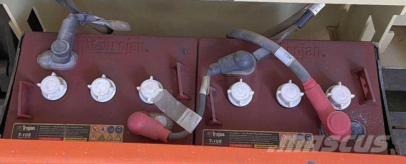 JLG 2030ES Articulated boom lifts