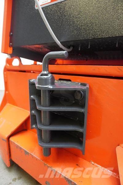 Linde P 30 132 Towing trucks