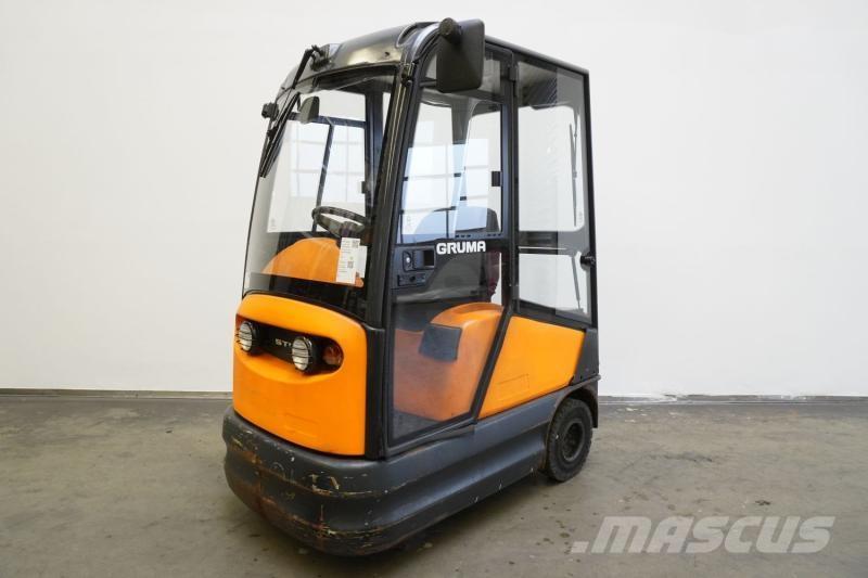 Still R06-06 Towing trucks