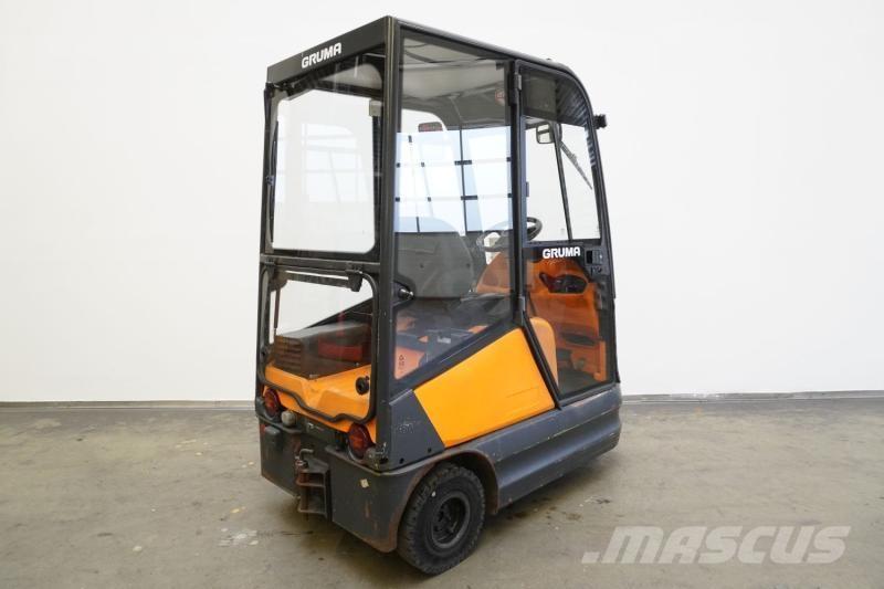 Still R06-06 Towing trucks