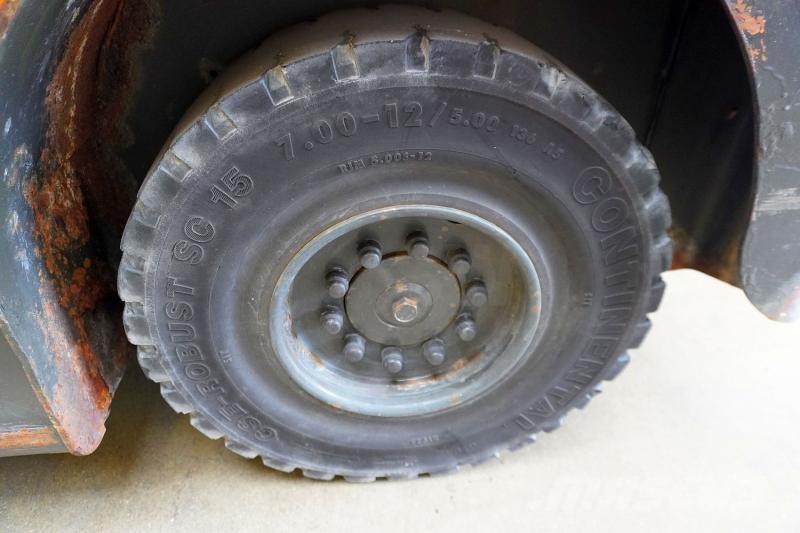 Still R07-25 Towing trucks