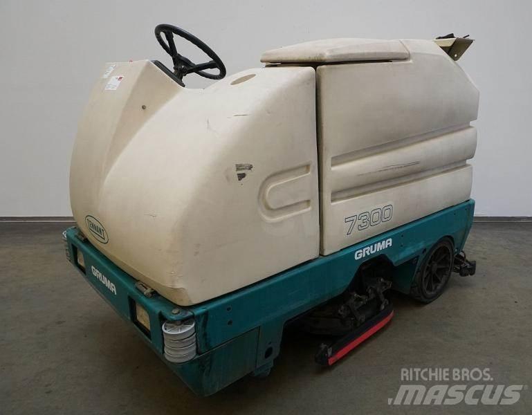 Tennant 7300 Combination sweeper scrubbers