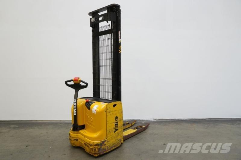 Yale MS12AC Self propelled stackers