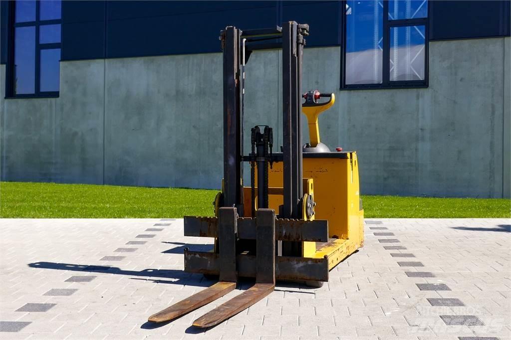 Linde L12 Pedestrian stacker