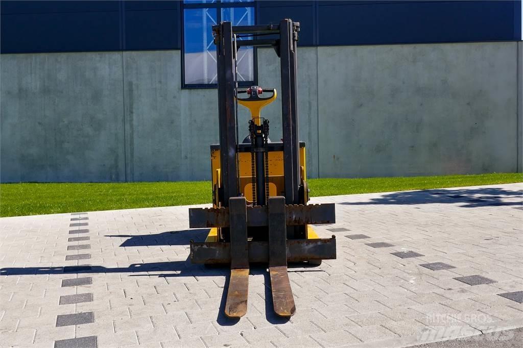 Linde L12 Pedestrian stacker