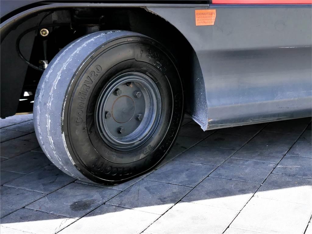Linde P 250 Towing trucks