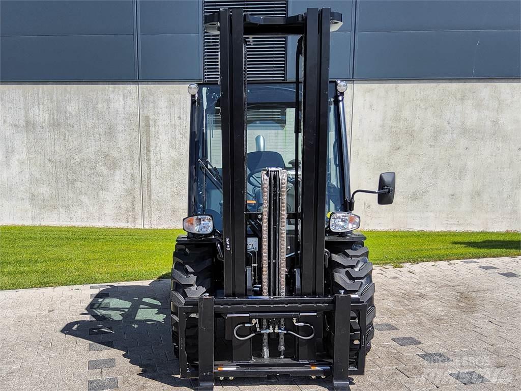 Manitou MC 30-4 Rough terrain trucks