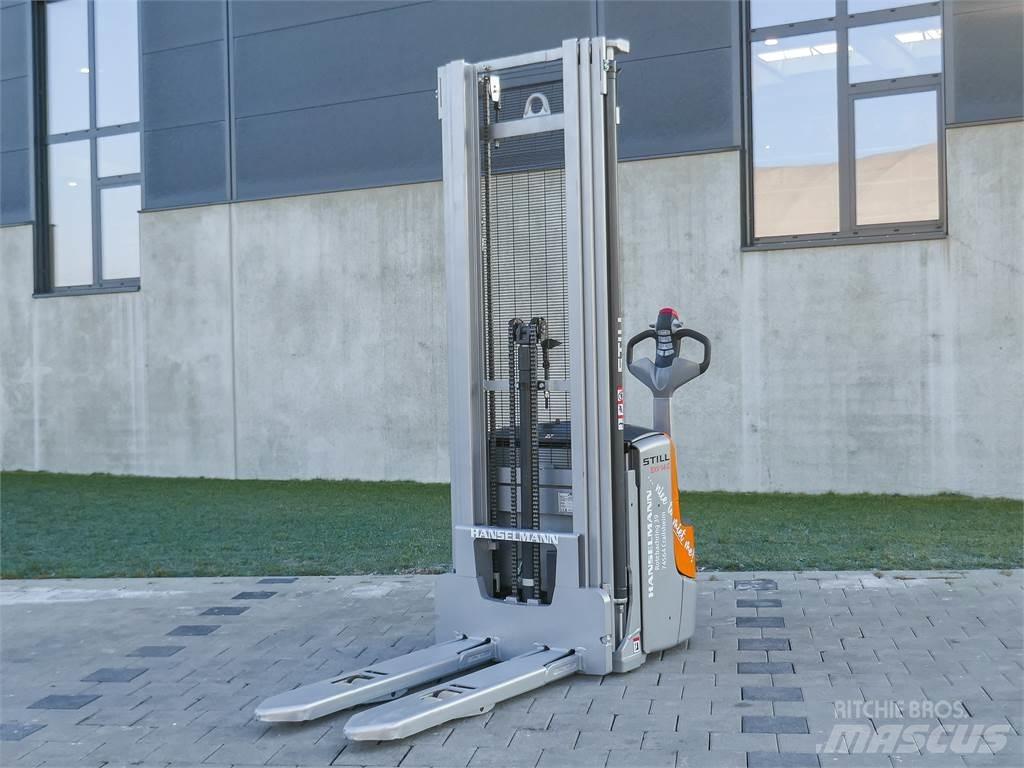 Still EXV 14i Pedestrian stacker
