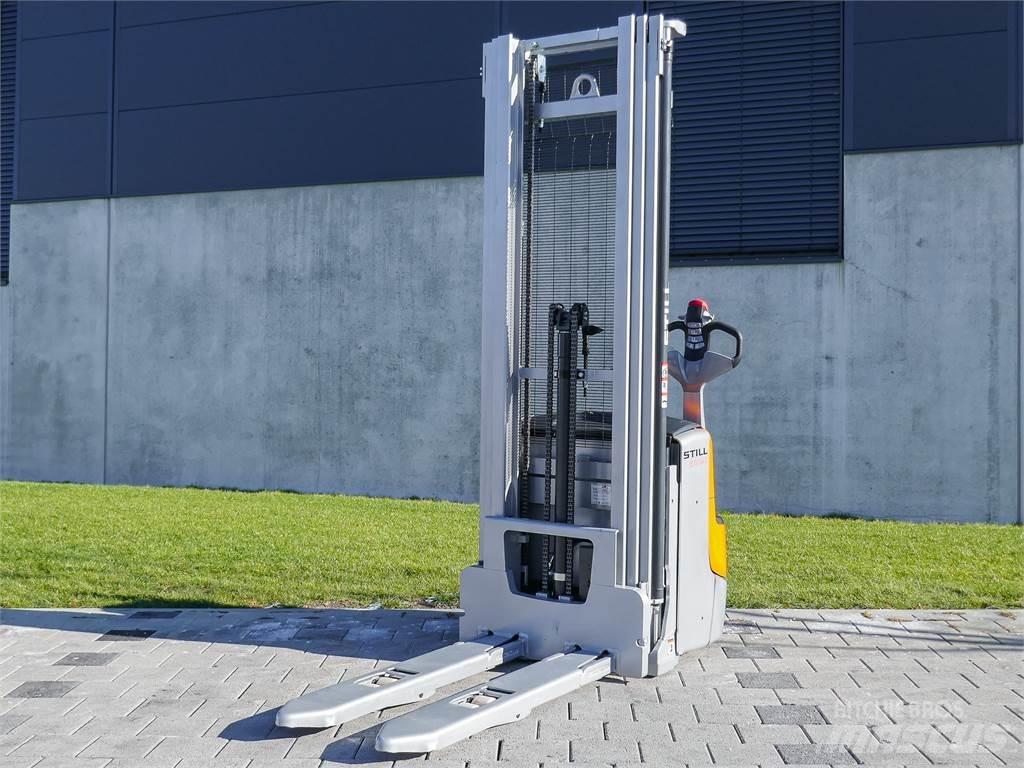 Still EXV 14i Pedestrian stacker