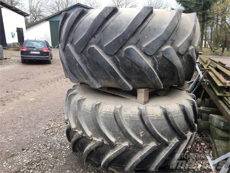  - - -  30.5  x  32 Tyres, wheels and rims