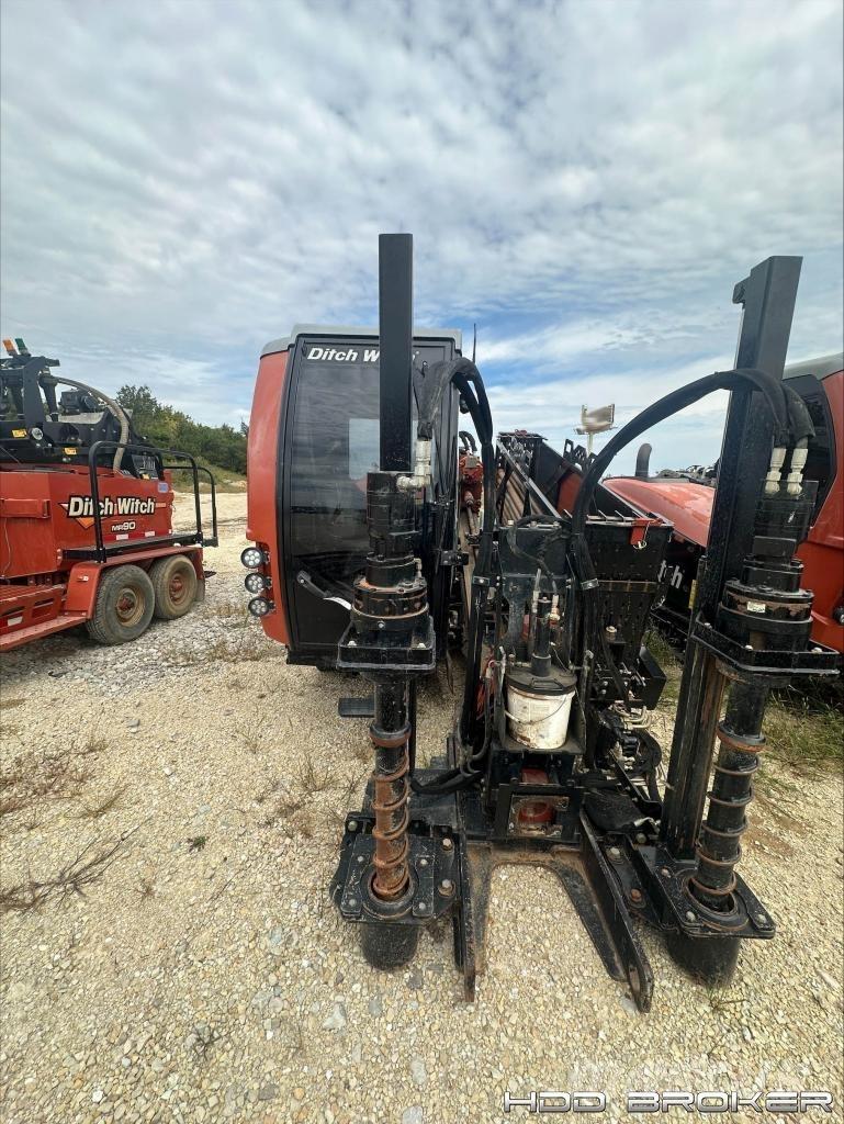 Ditch Witch AT32 Horizontal Directional Drilling Equipment