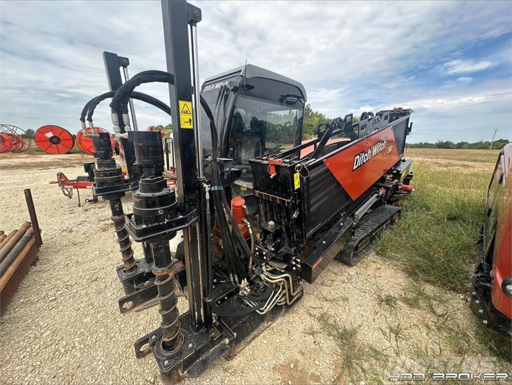 Ditch Witch AT32 Horizontal Directional Drilling Equipment