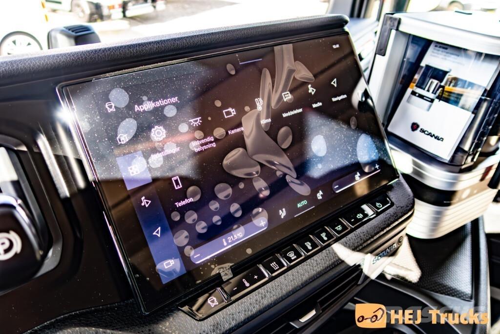 Scania R530 A6x2NB Tractor Units