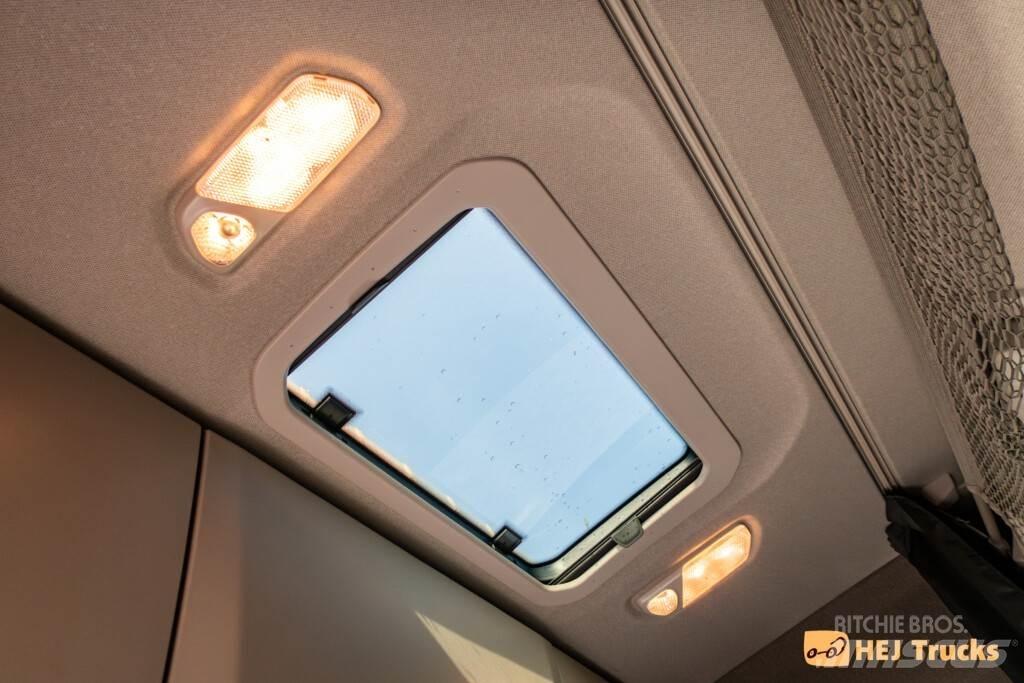 Scania R660 A6x2NB Tractor Units